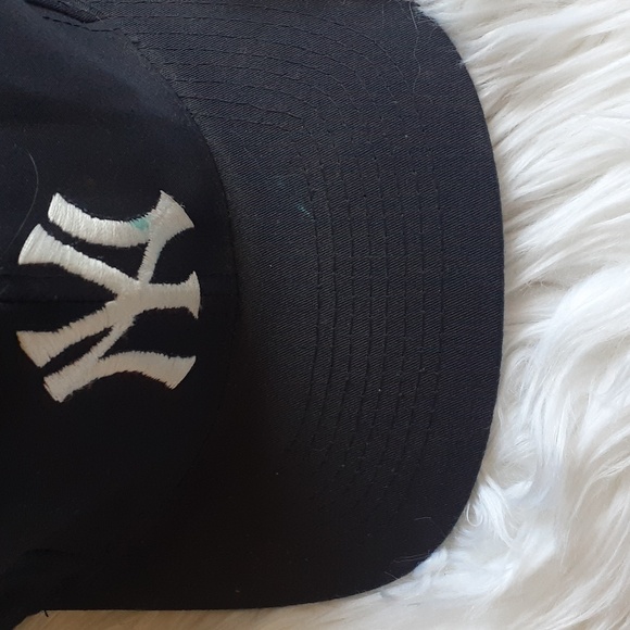 New York Yankees Iconic Black Baseball Snapback Cap Logo 7 - Picture 5 of 9